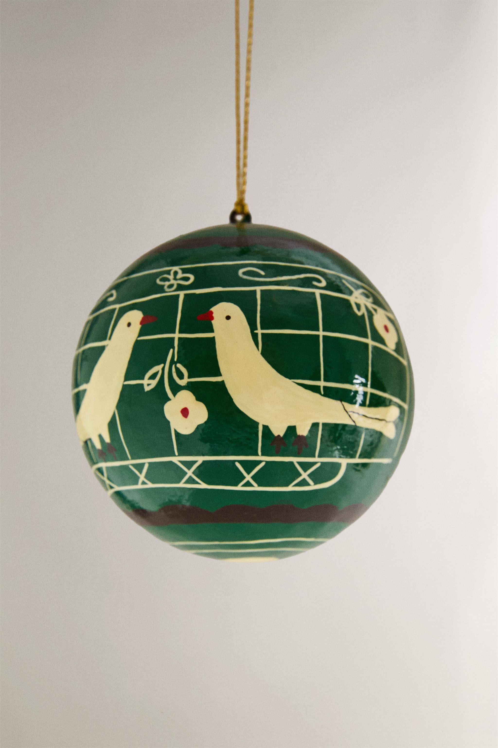 CHRISTMAS TREE BALL ORNAMENT WITH HENS AND FLOWERS